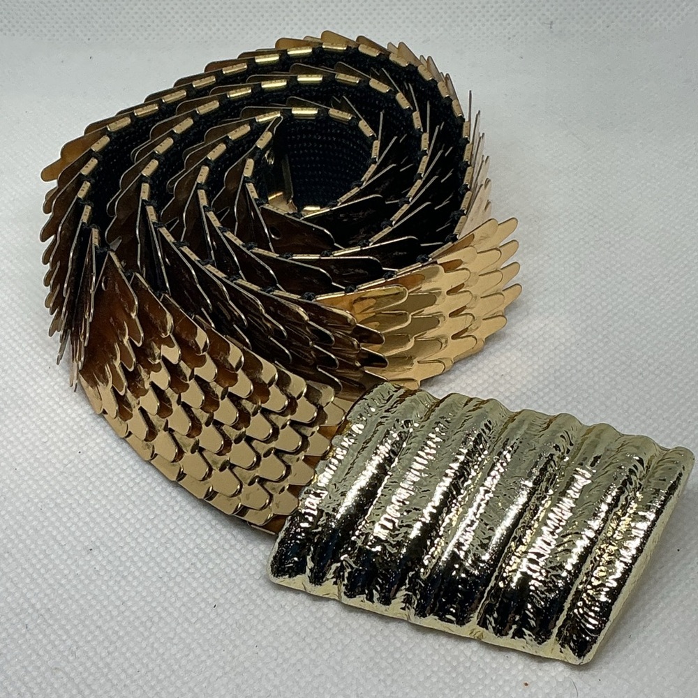 VTG Women’s Gold Tone Fish Scale Elastic Stretch Belt